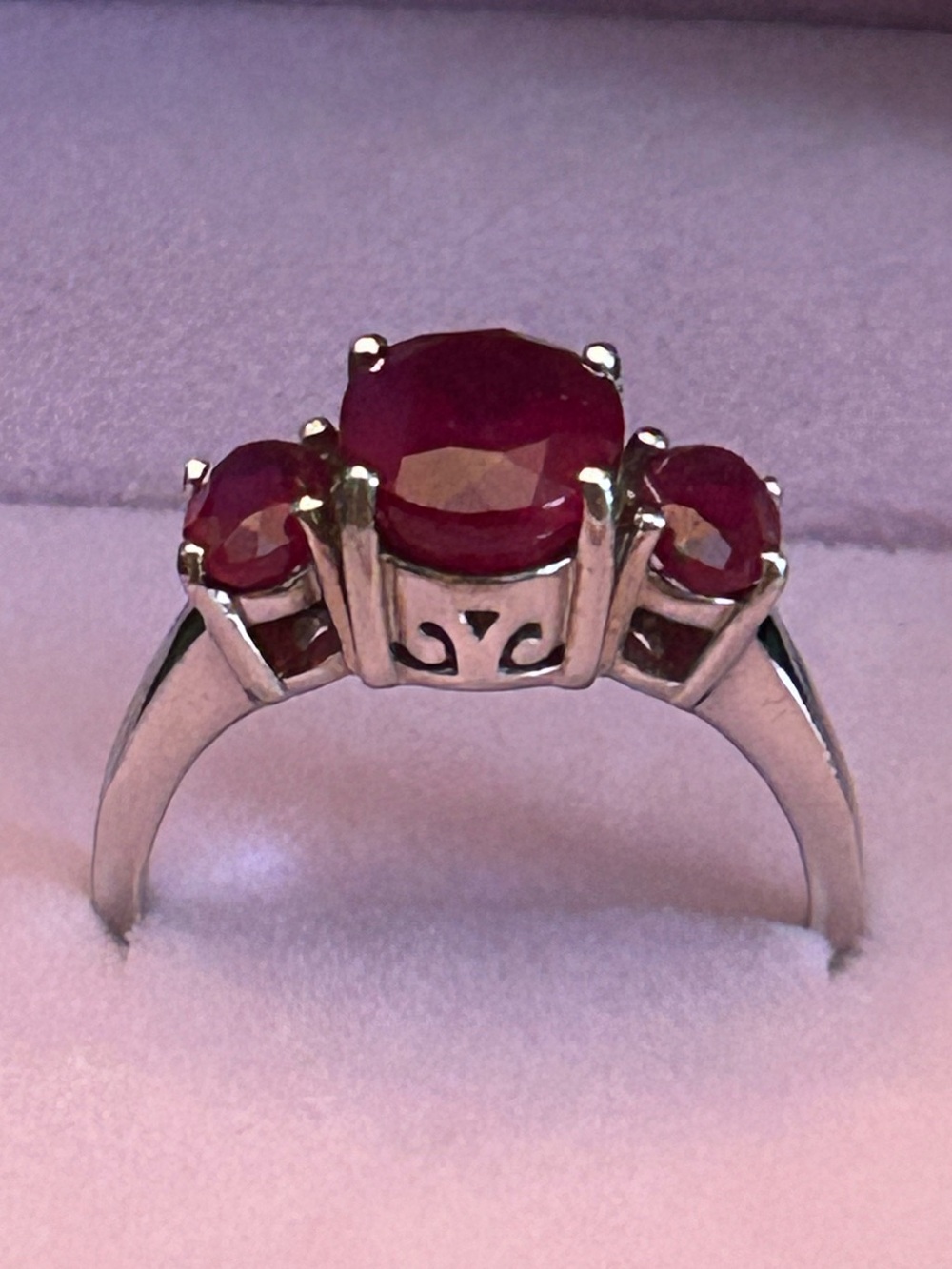 4.37CTW Oval Mahaleo Deep Red Ruby 3-Gemstone Band Ring Rhodium over Sterling S9 - Picture 4 of 9